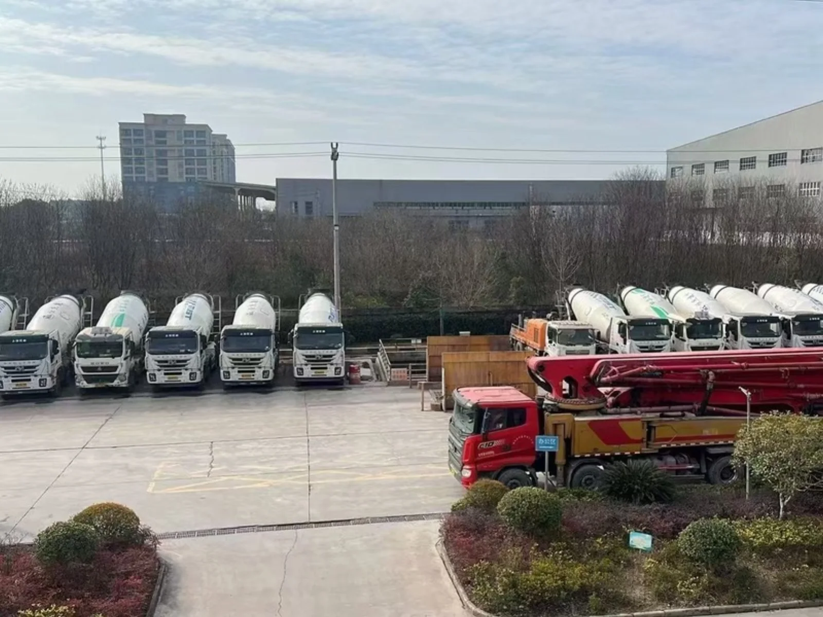 Fleet of concrete mixer trucks at the Lanxi cement plant served by the energy storage system