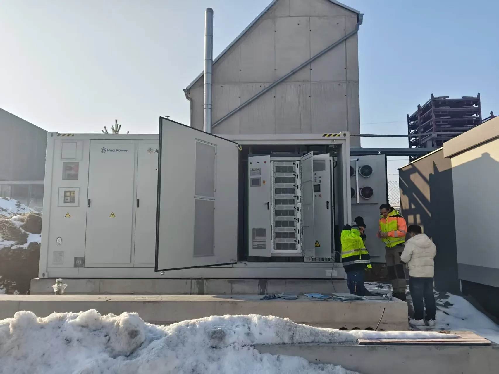 Hybrid microgrid installation with solar panels and battery storage